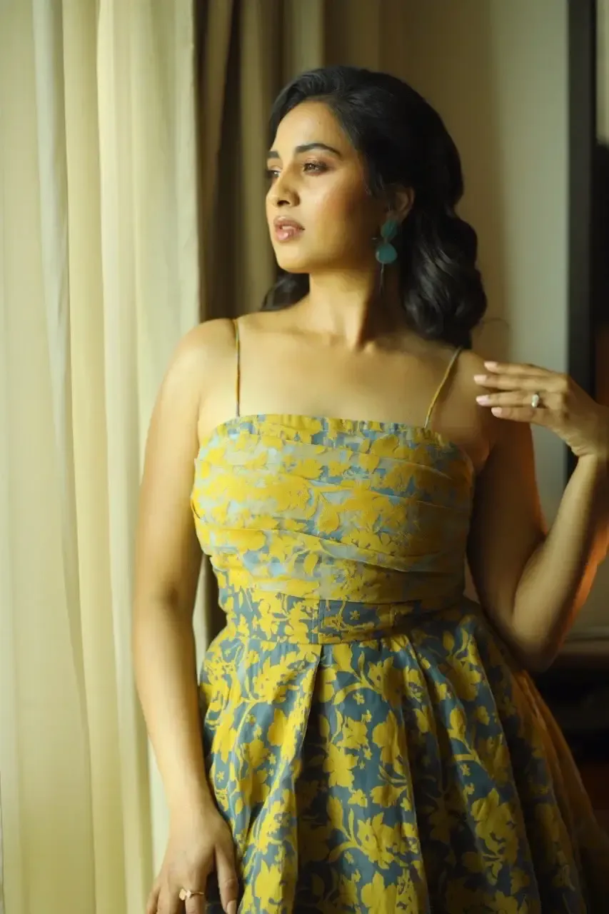 Beautiful Indian Actress Srushti Dange in Lemon Yellow Skirt